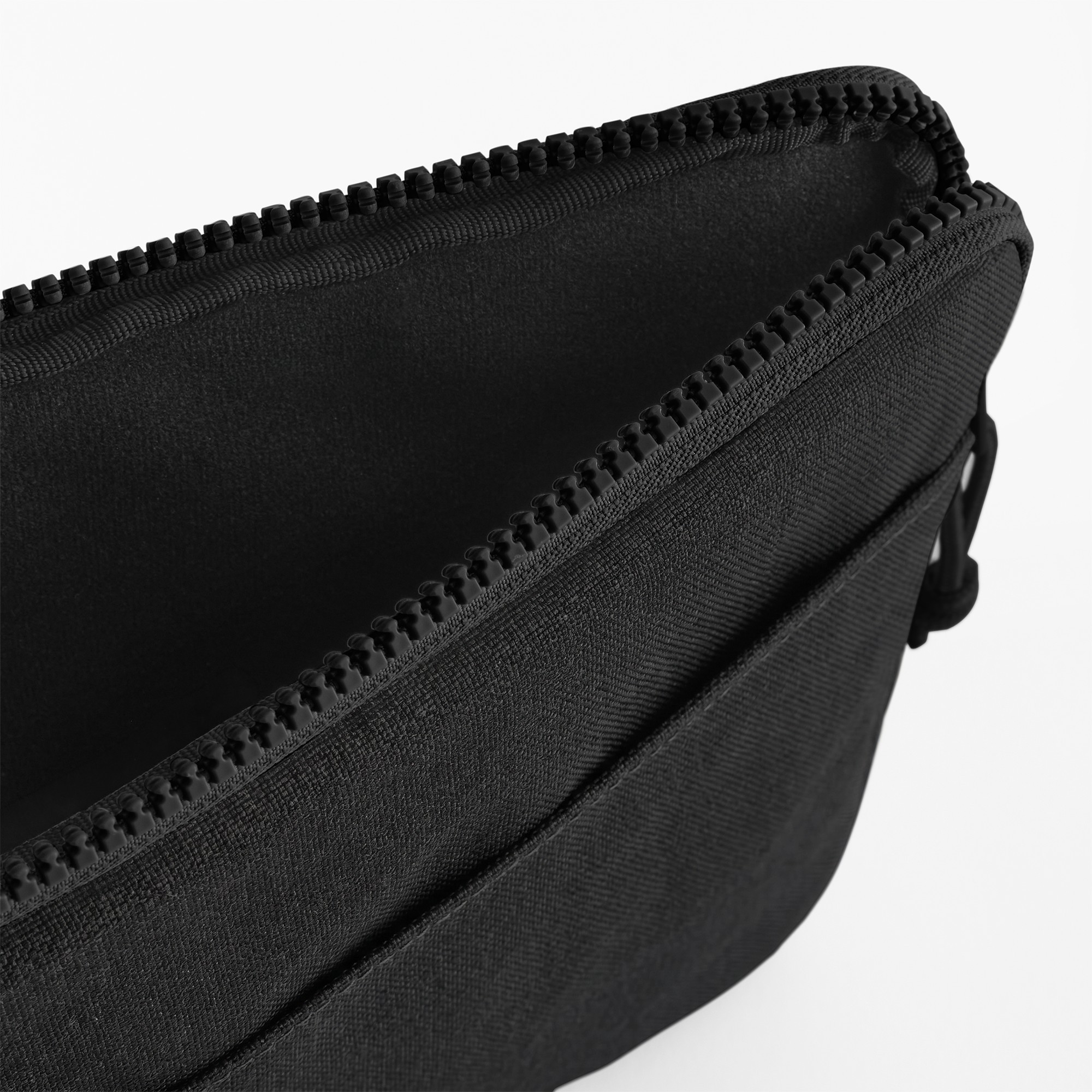 ESSENTIAL 13" LAPTOP CASE